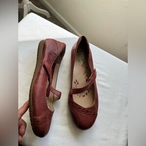 Taos Scamp Footwear Leather Mary Jane Flats in Burgundy
Size 7.5